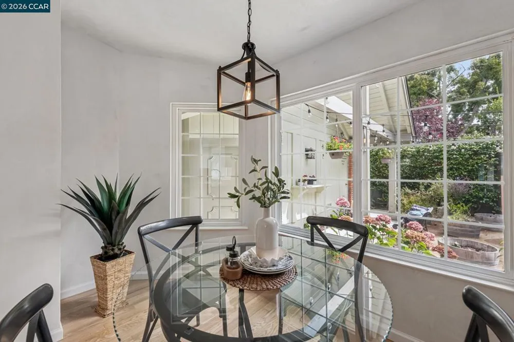 137 Brighton Rd Alameda, CA 94502