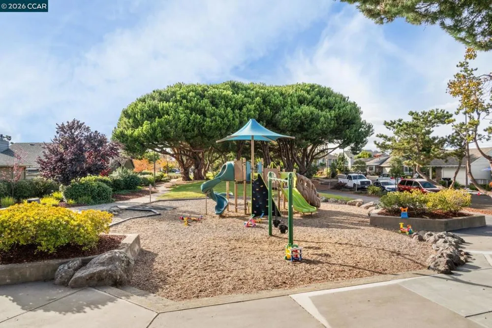 137 Brighton Rd Alameda, CA 94502