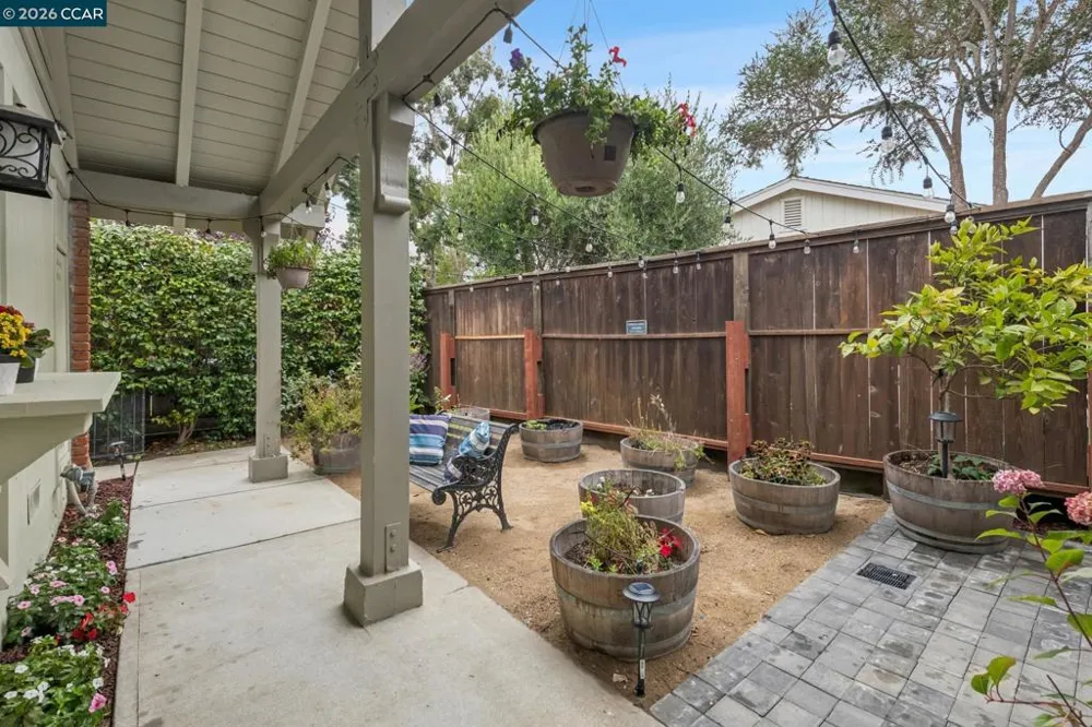 137 Brighton Rd Alameda, CA 94502