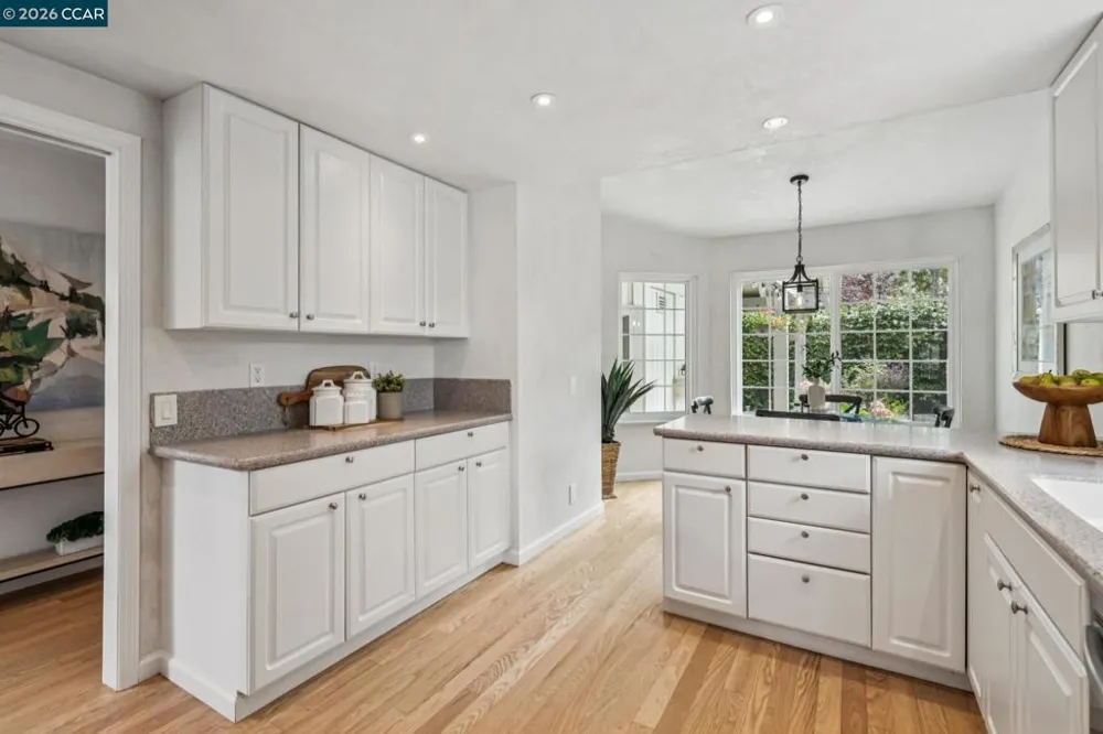 137 Brighton Rd Alameda, CA 94502