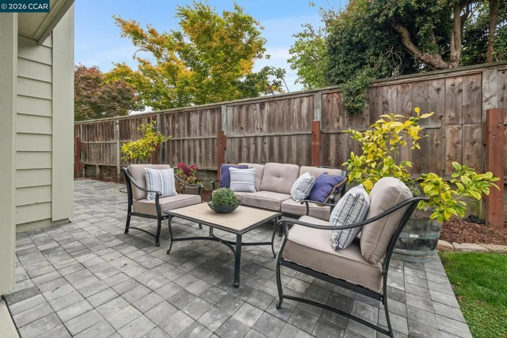 137 Brighton Rd Alameda, CA 94502