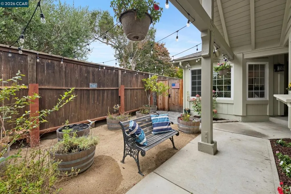 137 Brighton Rd Alameda, CA 94502