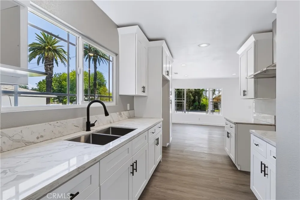 2357 Wilshire Riverside, CA 92501