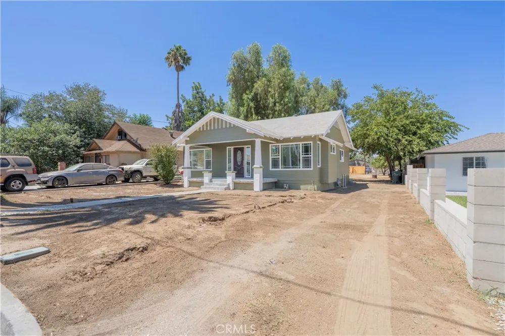 2357 Wilshire Riverside, CA 92501