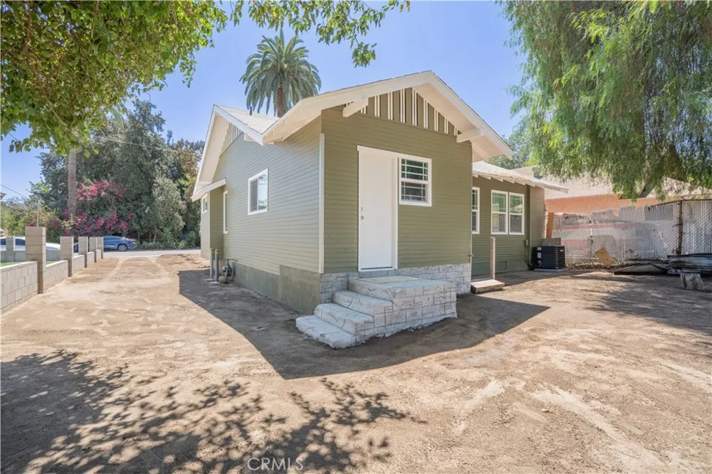 2357 Wilshire Riverside, CA 92501