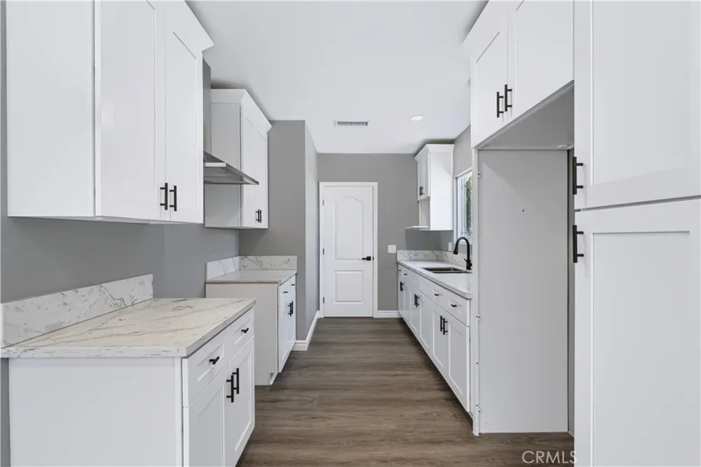 2357 Wilshire Riverside, CA 92501