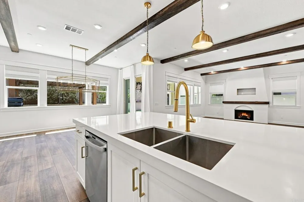 587 Gateway Lane San Marcos, CA 92078