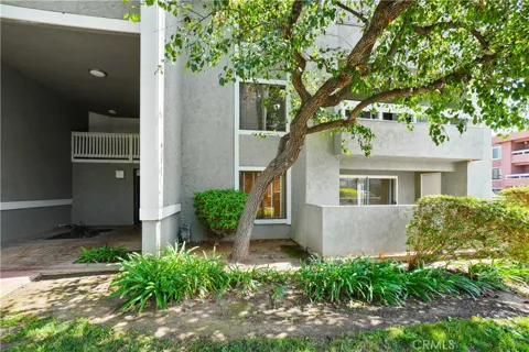 1040 E Washington #20