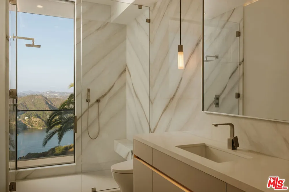 2078 Stradella Road Los Angeles, CA 90077