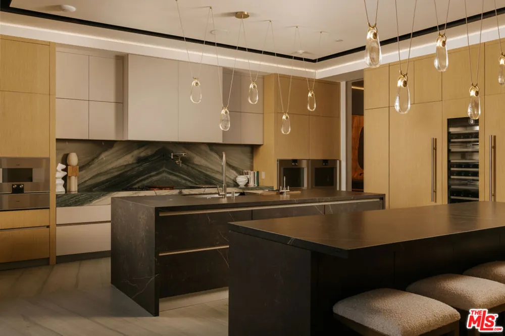 2078 Stradella Road Los Angeles, CA 90077