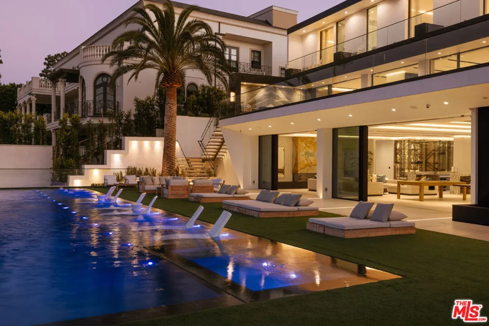 2078 Stradella Road Los Angeles, CA 90077
