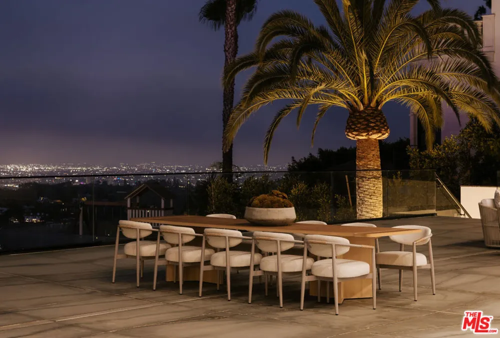 2078 Stradella Road Los Angeles, CA 90077