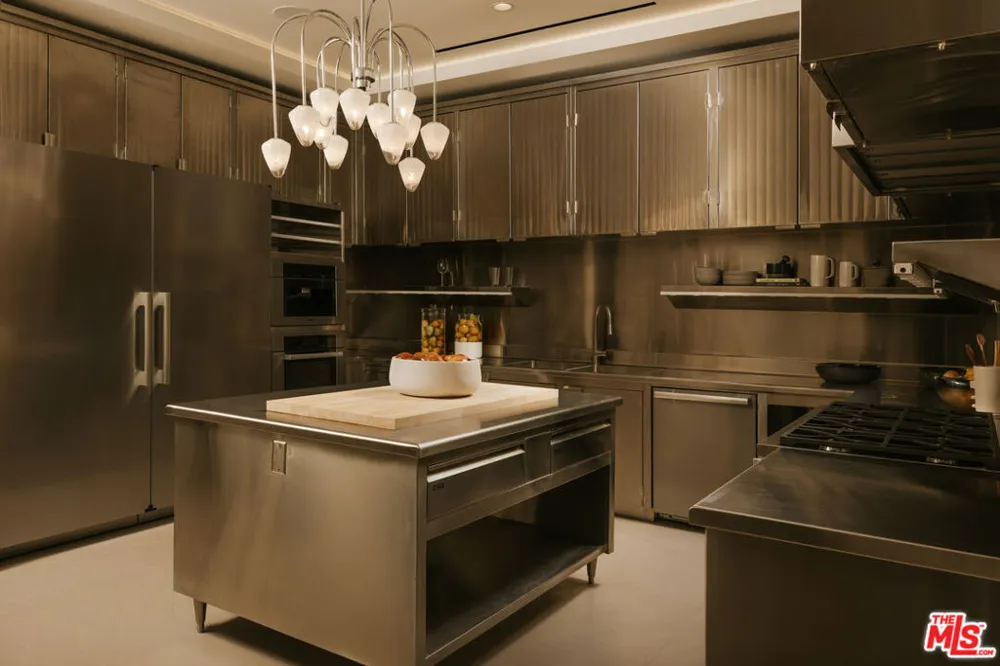 2078 Stradella Road Los Angeles, CA 90077