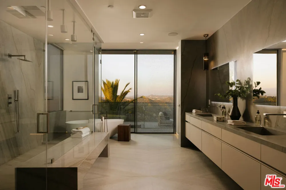 2078 Stradella Road Los Angeles, CA 90077
