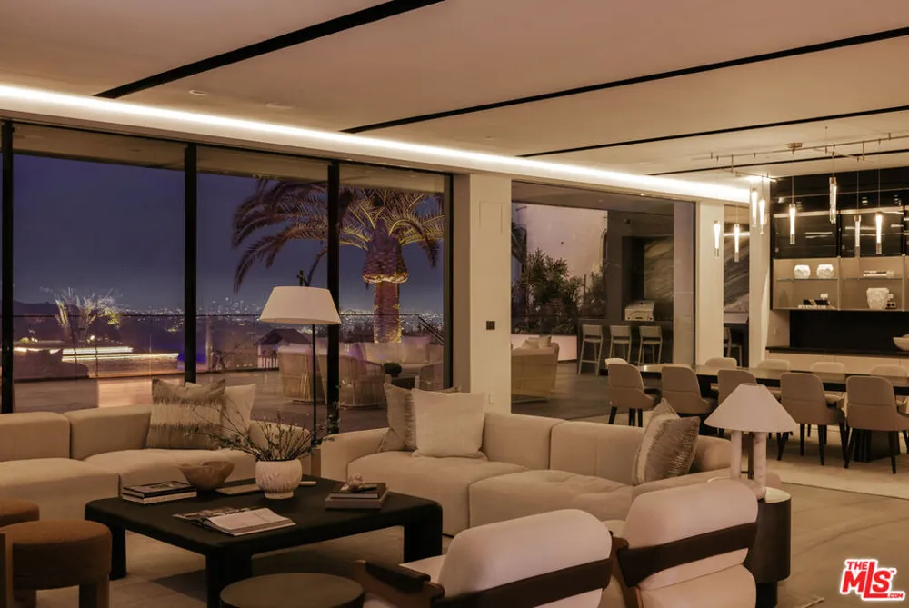 2078 Stradella Road Los Angeles, CA 90077