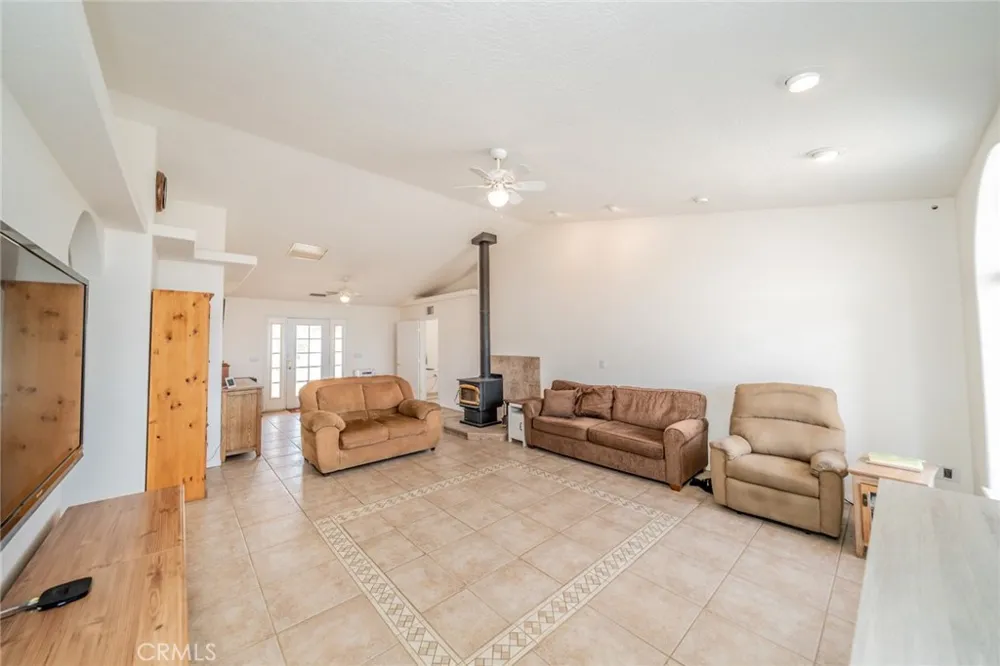 8767 Silver Rock Pinon Hills, CA 92372