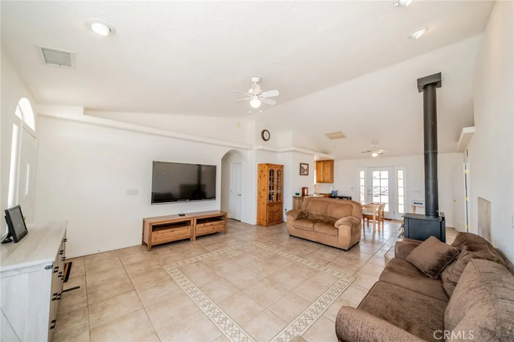 8767 Silver Rock Pinon Hills, CA 92372