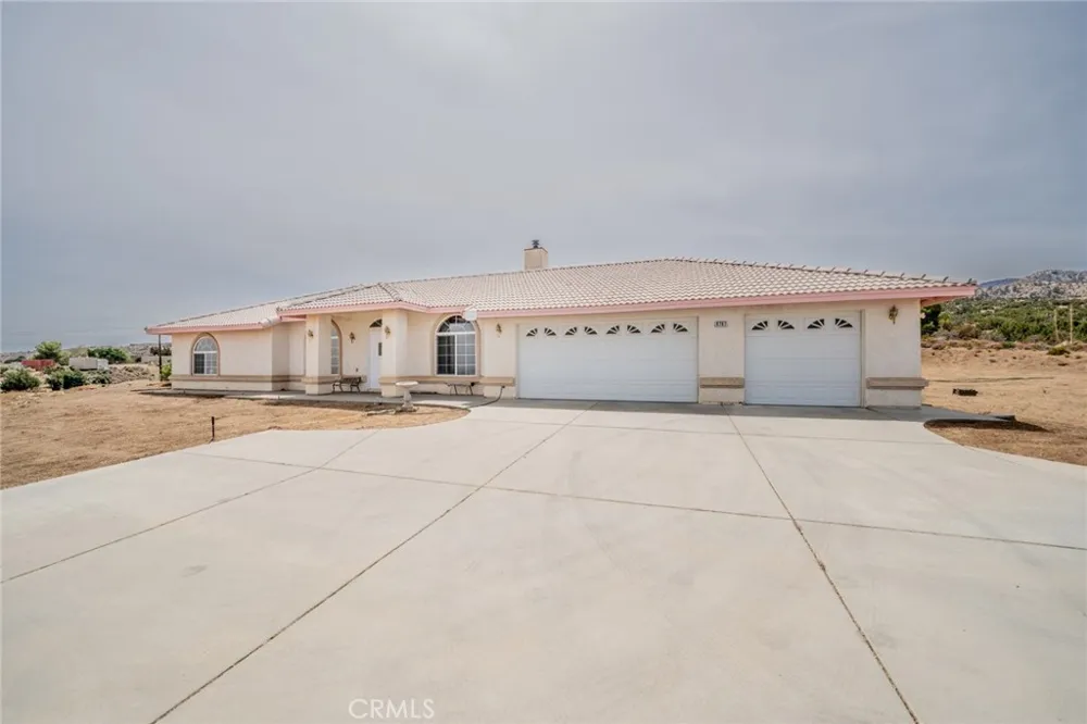8767 Silver Rock Pinon Hills, CA 92372