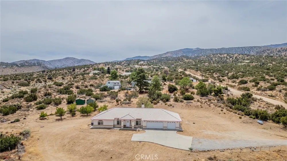 8767 Silver Rock Pinon Hills, CA 92372