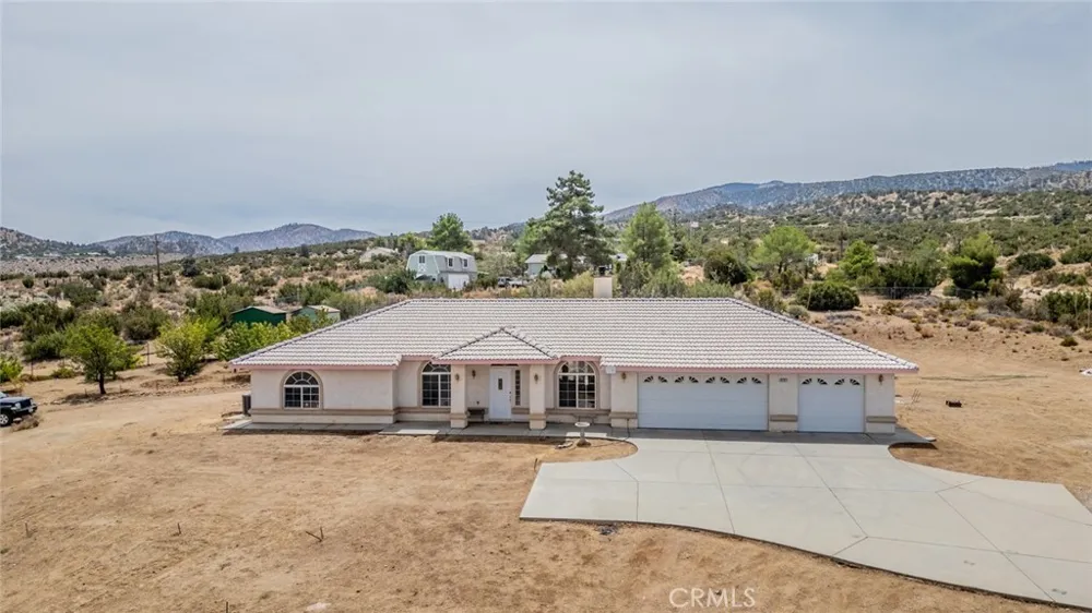 8767 Silver Rock Pinon Hills, CA 92372