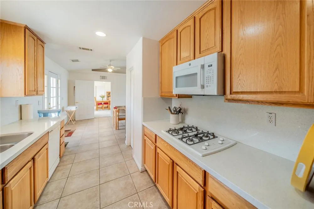 8767 Silver Rock Pinon Hills, CA 92372