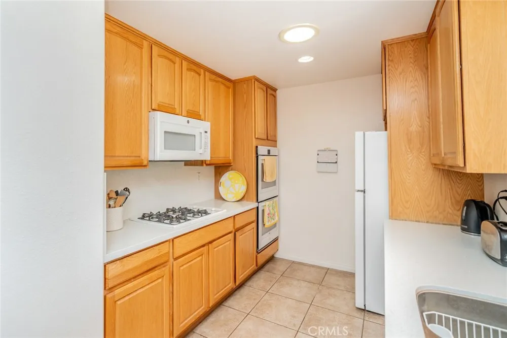 8767 Silver Rock Pinon Hills, CA 92372