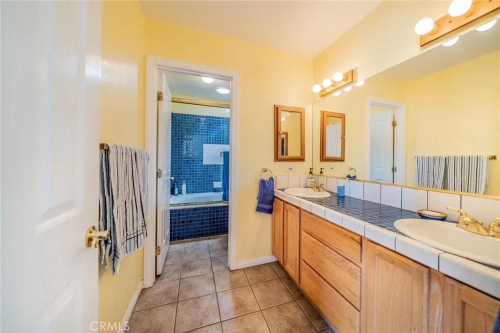 8767 Silver Rock Pinon Hills, CA 92372