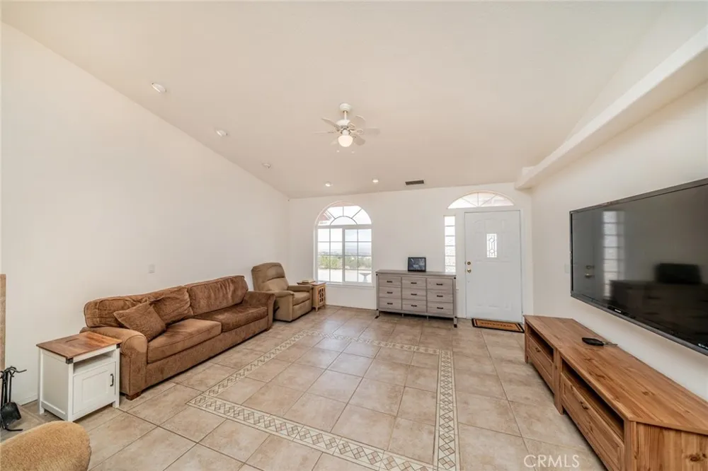 8767 Silver Rock Pinon Hills, CA 92372