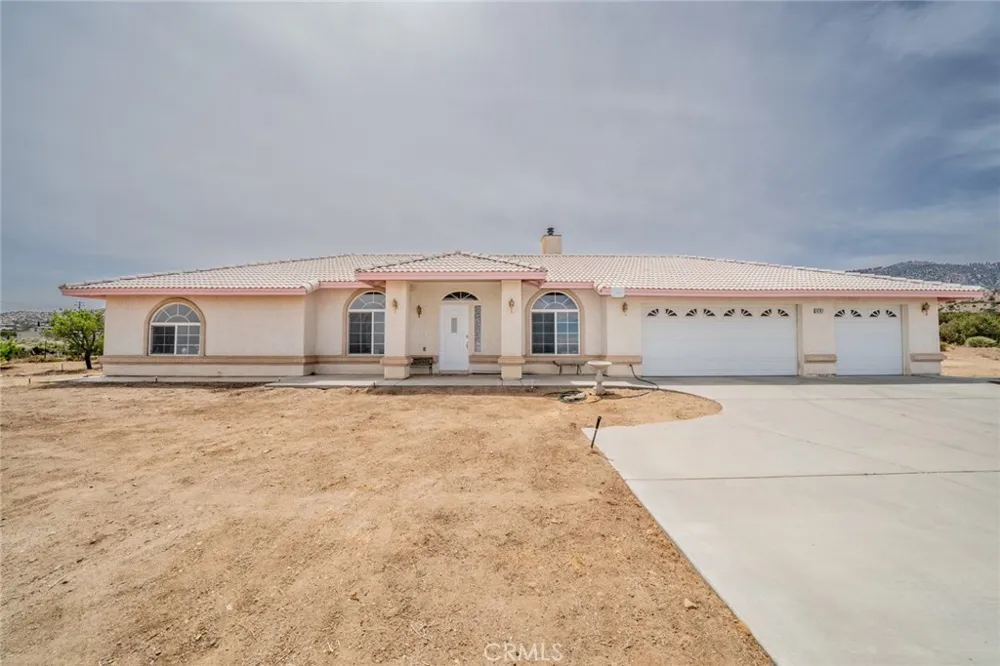 8767 Silver Rock Pinon Hills, CA 92372