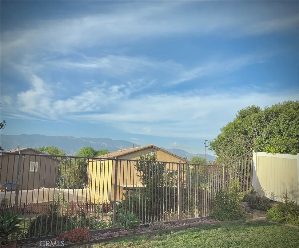 938 Brownie Beaumont, CA 92223