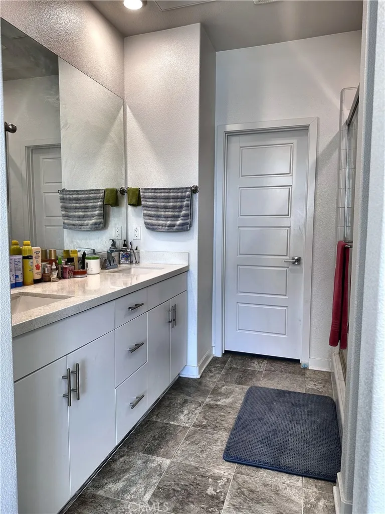 27007 Tanager Valencia, CA 91381
