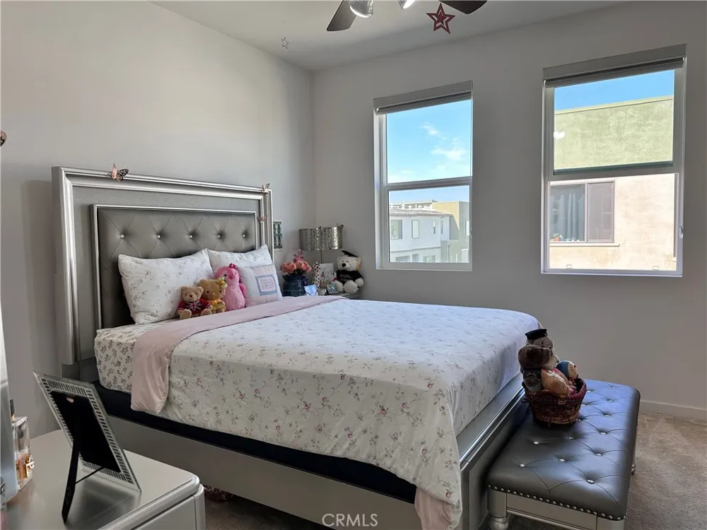 27007 Tanager Valencia, CA 91381