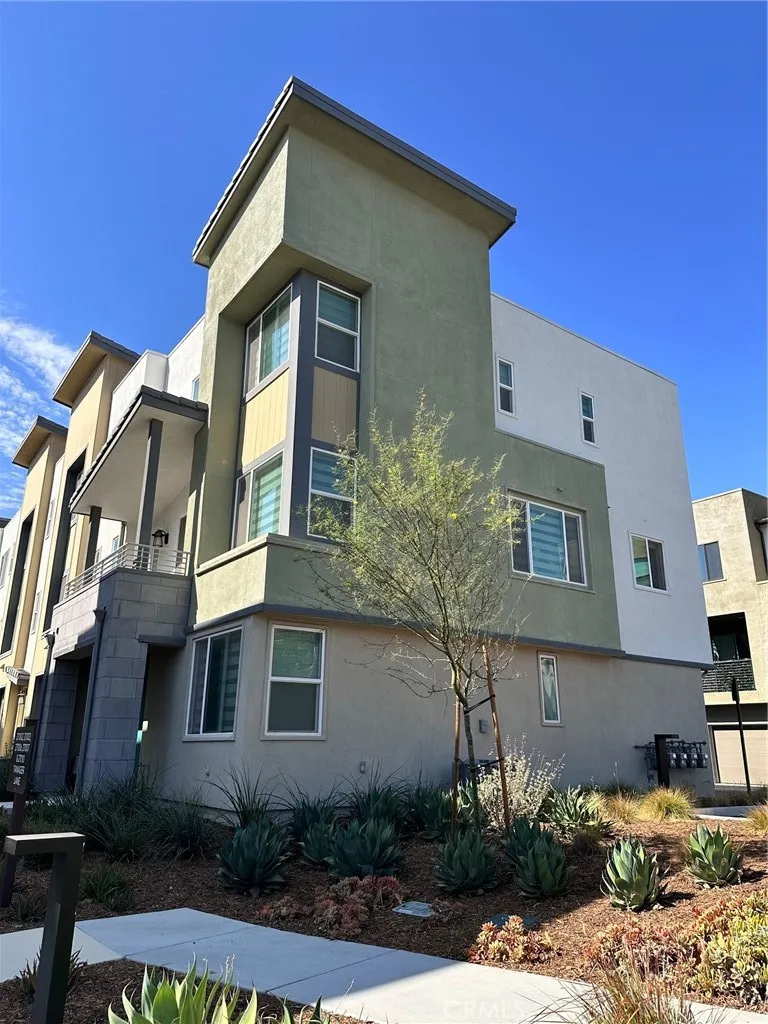 27007 Tanager Valencia, CA 91381