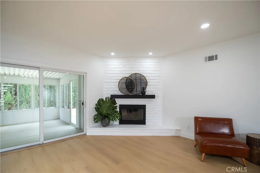 5747 Agnes Avenue Valley Village, CA 91607