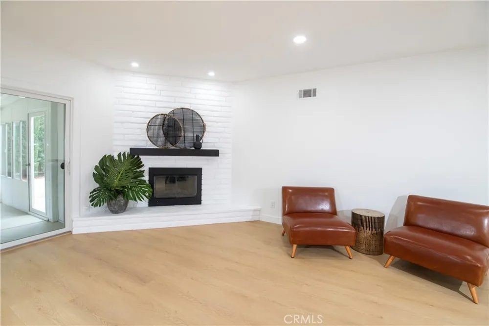 5747 Agnes Avenue Valley Village, CA 91607