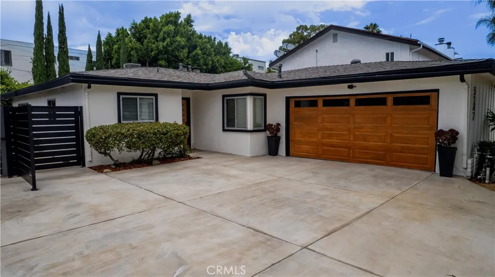 5747 Agnes Avenue Valley Village, CA 91607