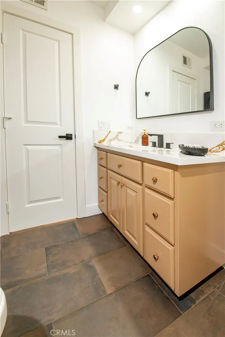 5747 Agnes Avenue Valley Village, CA 91607