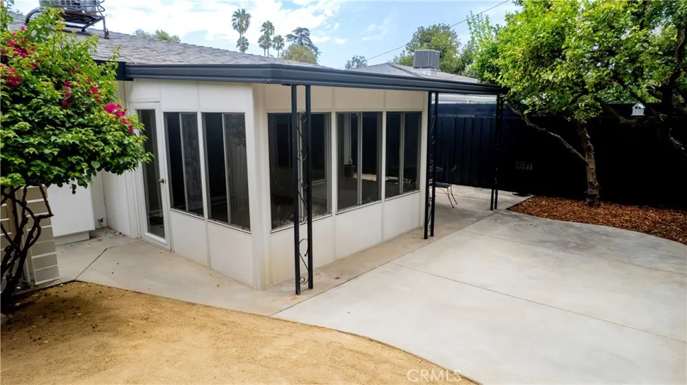 5747 Agnes Avenue Valley Village, CA 91607