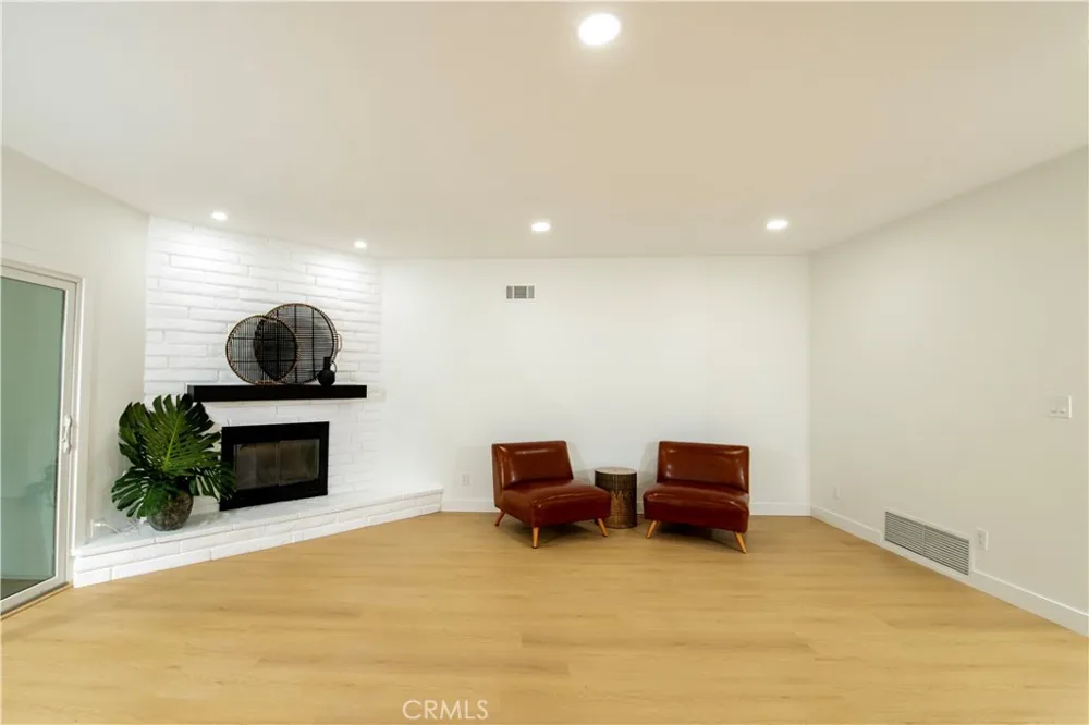5747 Agnes Avenue Valley Village, CA 91607