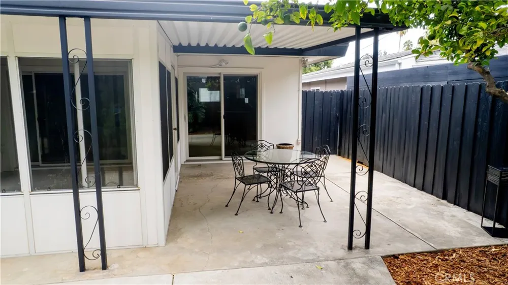 5747 Agnes Avenue Valley Village, CA 91607