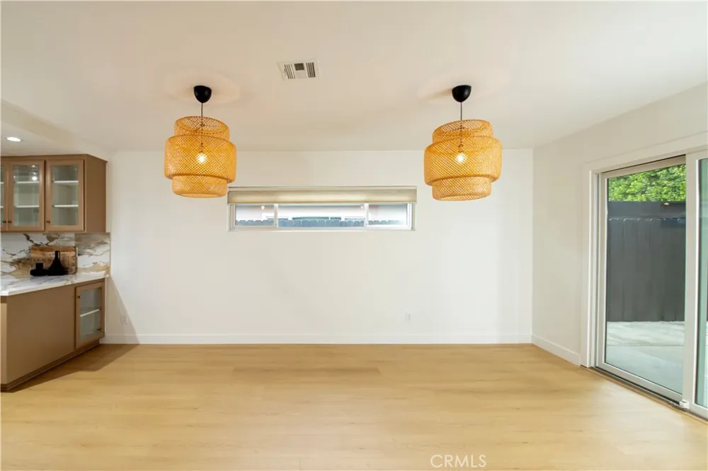 5747 Agnes Avenue Valley Village, CA 91607