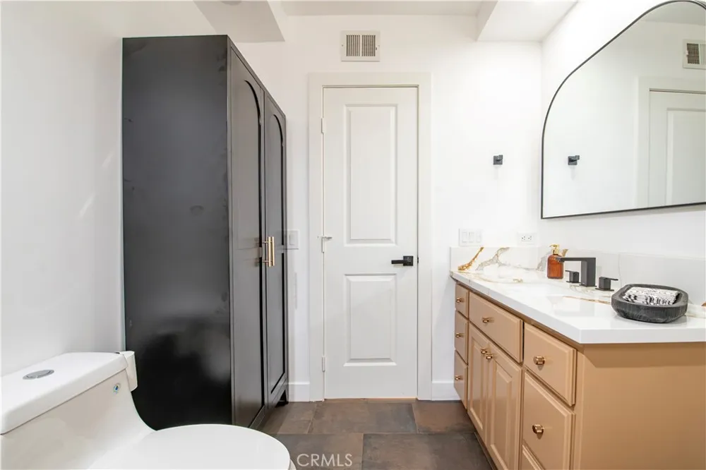 5747 Agnes Avenue Valley Village, CA 91607