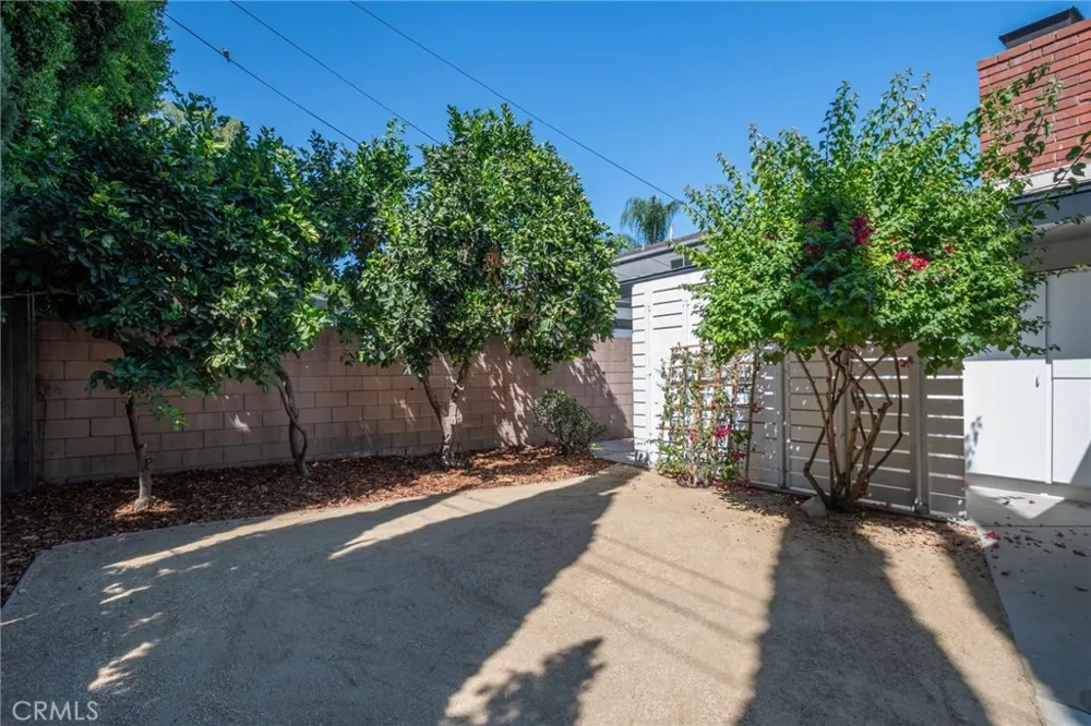 5747 Agnes Avenue Valley Village, CA 91607