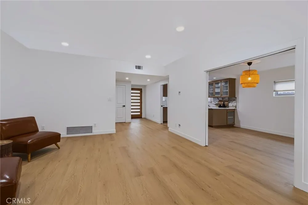 5747 Agnes Avenue Valley Village, CA 91607