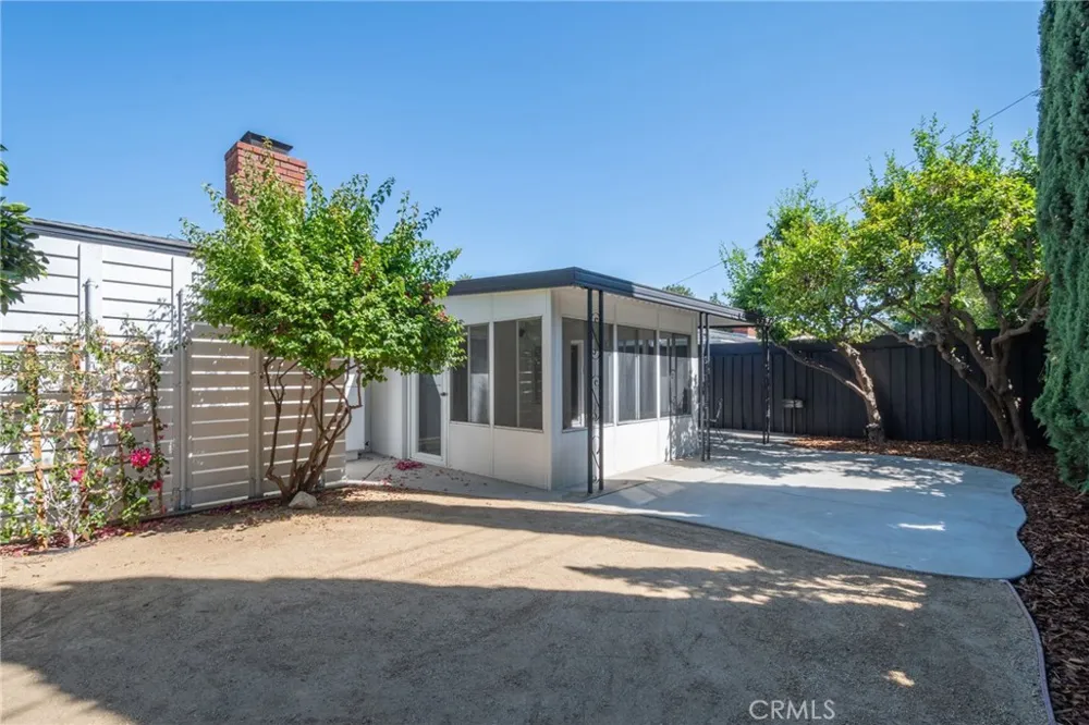 5747 Agnes Avenue Valley Village, CA 91607