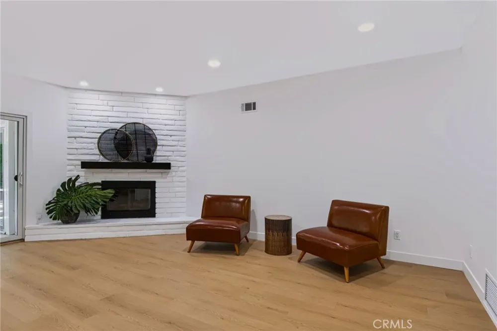 5747 Agnes Avenue Valley Village, CA 91607
