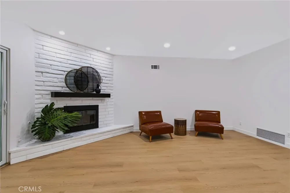 5747 Agnes Avenue Valley Village, CA 91607