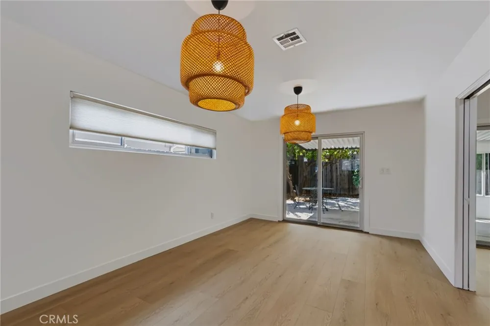 5747 Agnes Avenue Valley Village, CA 91607