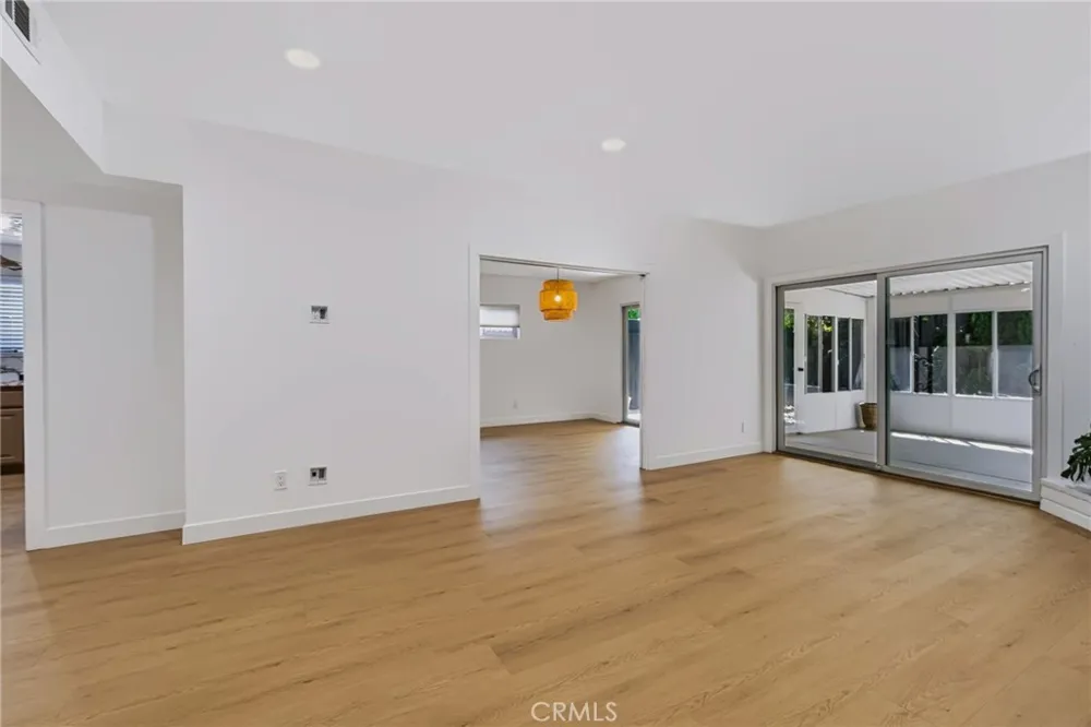 5747 Agnes Avenue Valley Village, CA 91607