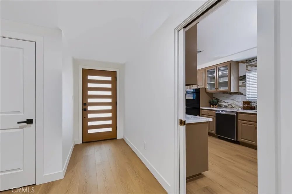 5747 Agnes Avenue Valley Village, CA 91607